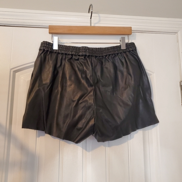 FAUX LEATHER SHORTS - Picture 2 of 2